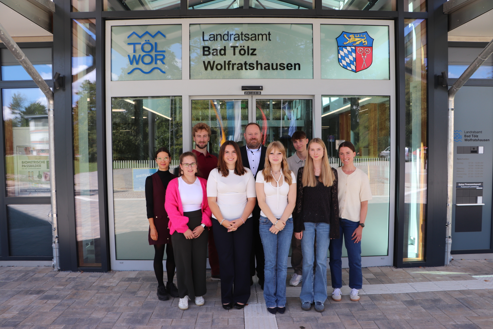 Die neuen Auszubildenden im Landratsamt Bad Tölz-Wolfratshausen Die neuen Auszubildenden im Landratsamt Bad Tölz-Wolfratshausen