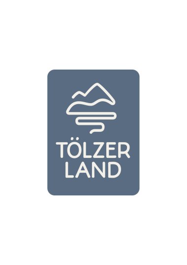 Das Logo ist horizontal geteilt. Oben als blaues Symbol auf weißem Grund Berge und Isar dargestellt. Darunter in Orange der Schriftzug Tölzer Land. Unten in weißer Schrift auf blauem Grund: Bayerns Bilderbuch-Land