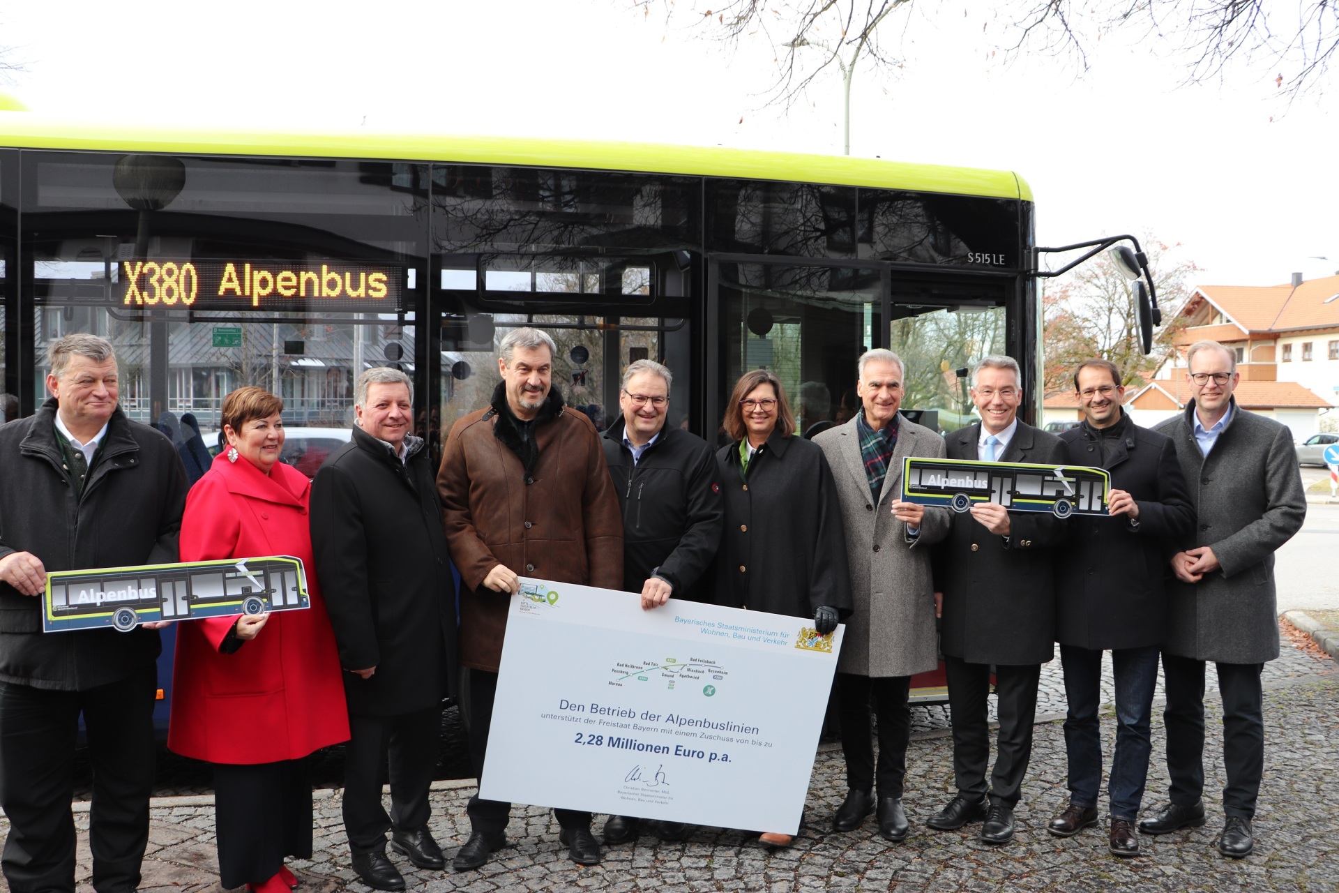 Feier zum Start des Alpenbusses Schmuckbild