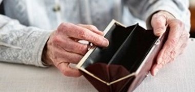 Armut - leerer Geldbeutel Hände mit leerem Geldbeutel