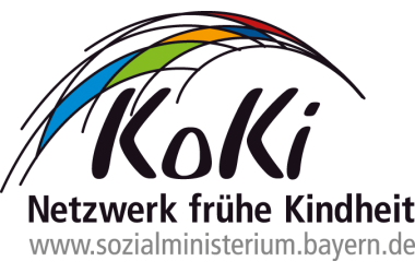 Logo des Netzwerks. Auf weißem Grund Schriftzug Koki, darunter Netzwerk frühe Kindheit und www.sozialministerium.bayern.de. Darüber ein gebogenes farbiges Netz.