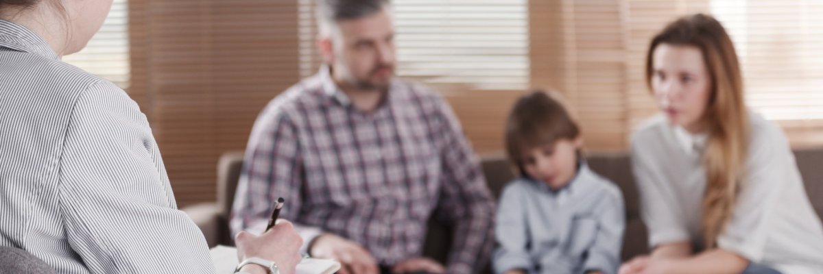 Beratung Familie mit Kind Beratungssituation mit einer Familie mit Kind