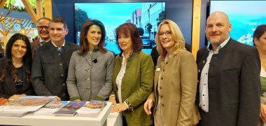 Landwirtschaftsministerin am Stand dekorativ