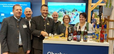 Holz am Stand der BayTM dekorativ